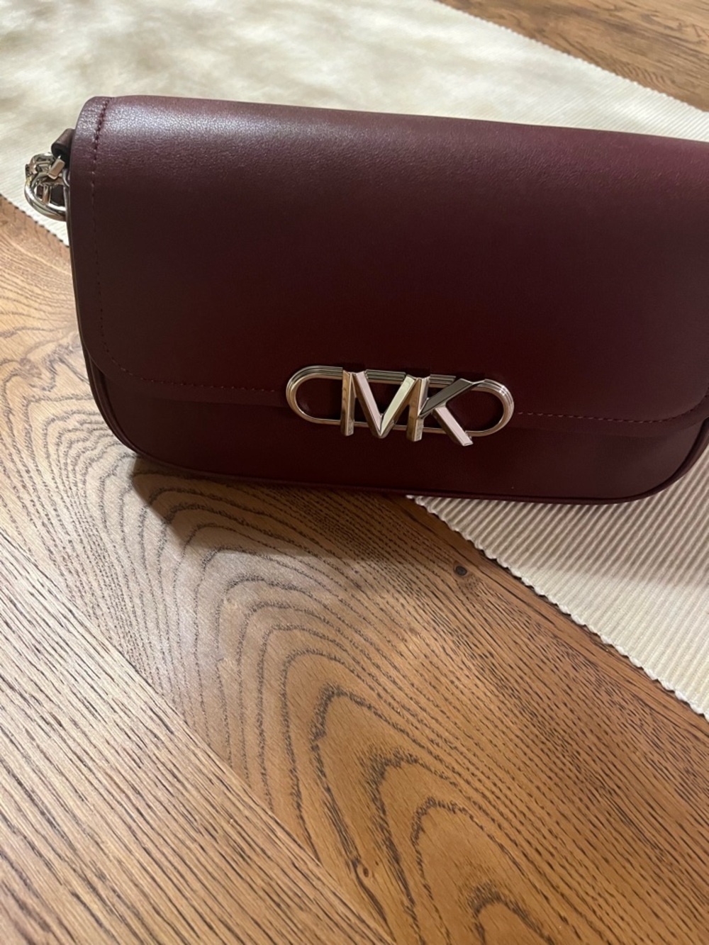 Michael Kors Pink Leather Shoulder Bag with Chain Strap - Picture 4 of 6